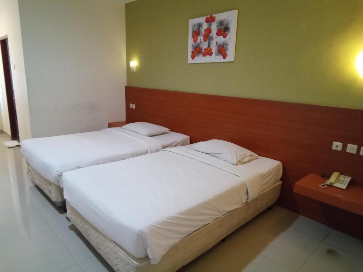Hotel Puri Dibia Kuta Kuta Lombok Exteriör bild