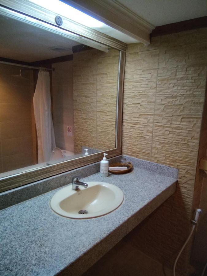 Hotel Puri Dibia Kuta Kuta Lombok Exteriör bild